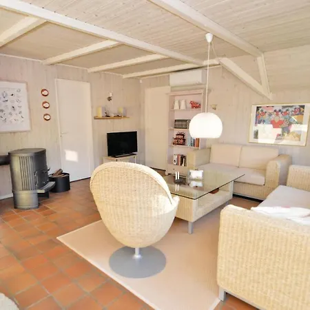 Three Bedroom Holiday In Blavand *