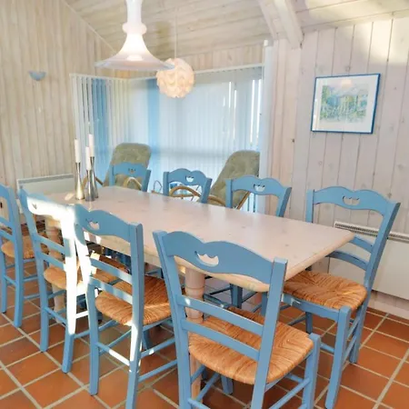 Three Bedroom Holiday In Blavand