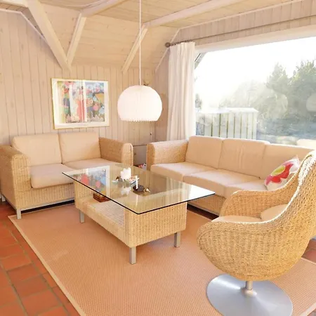 Three Bedroom Holiday In Blavand Feriehus *