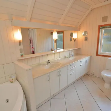 Three Bedroom Holiday In Blavand Feriehus Varde