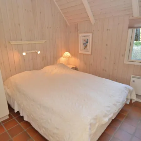 Three Bedroom Holiday In Blavand *